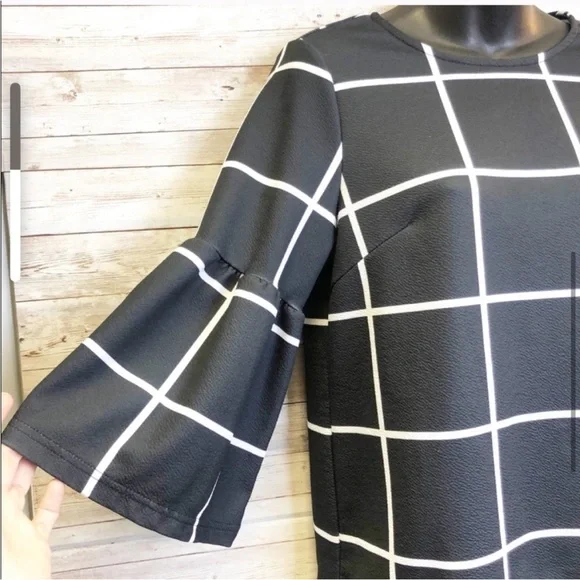 3 for $10 🛍️ SHEIN Grid Design Quarter Sleeve Ruffle Flowy Blouse - Picture 5 of 7